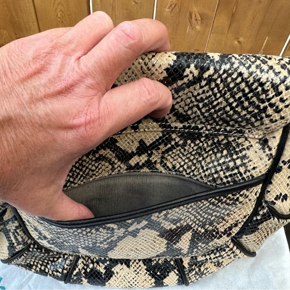 Hype Shoulder Bag - Picture 2 of 9